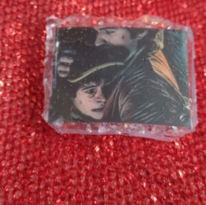 STRANGER THINGS 5 STEVE HARRINGTON & DUSTIN HENDERSON DESIGNER ART PIN